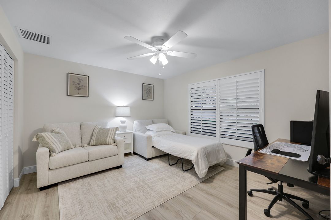 517 Parkwood Ln, Naples, FL 34103