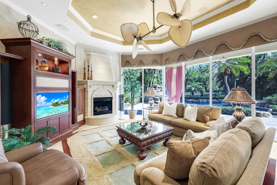 2350 Cheshire Ln, Naples, FL 34109