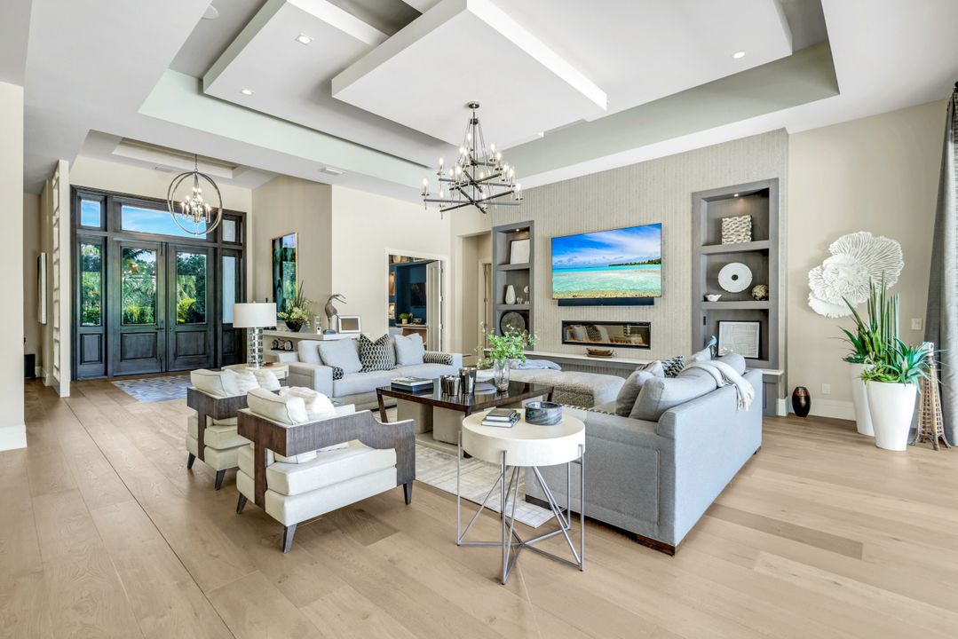 112 Hickory Rd, Naples, FL 34108