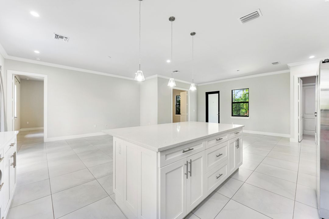 2017 47th Ave NE, Naples, FL 34120