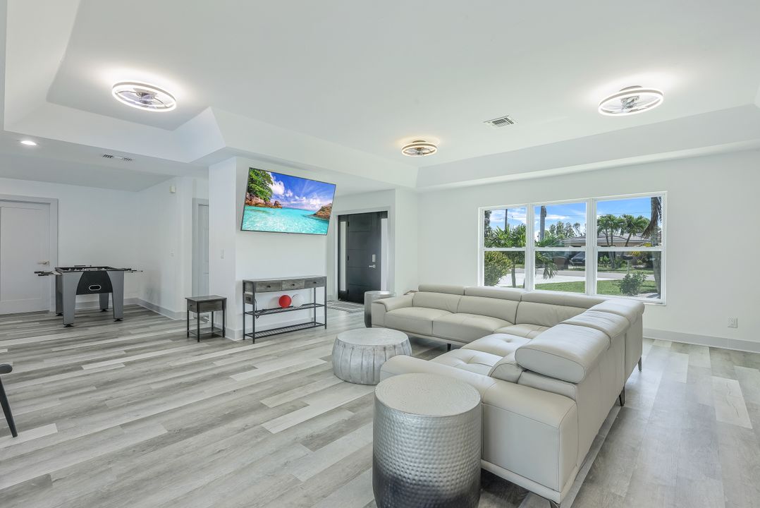 5308 Baypoint Ct, Cape Coral, FL 33904