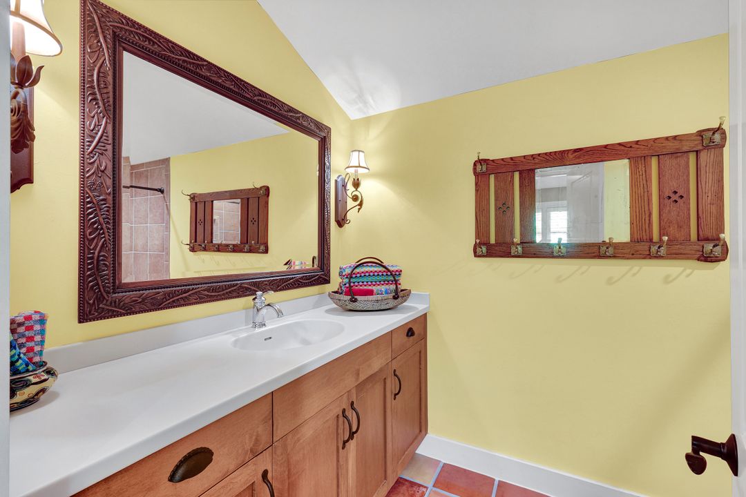 263 10th Ave S, Naples, FL 34102