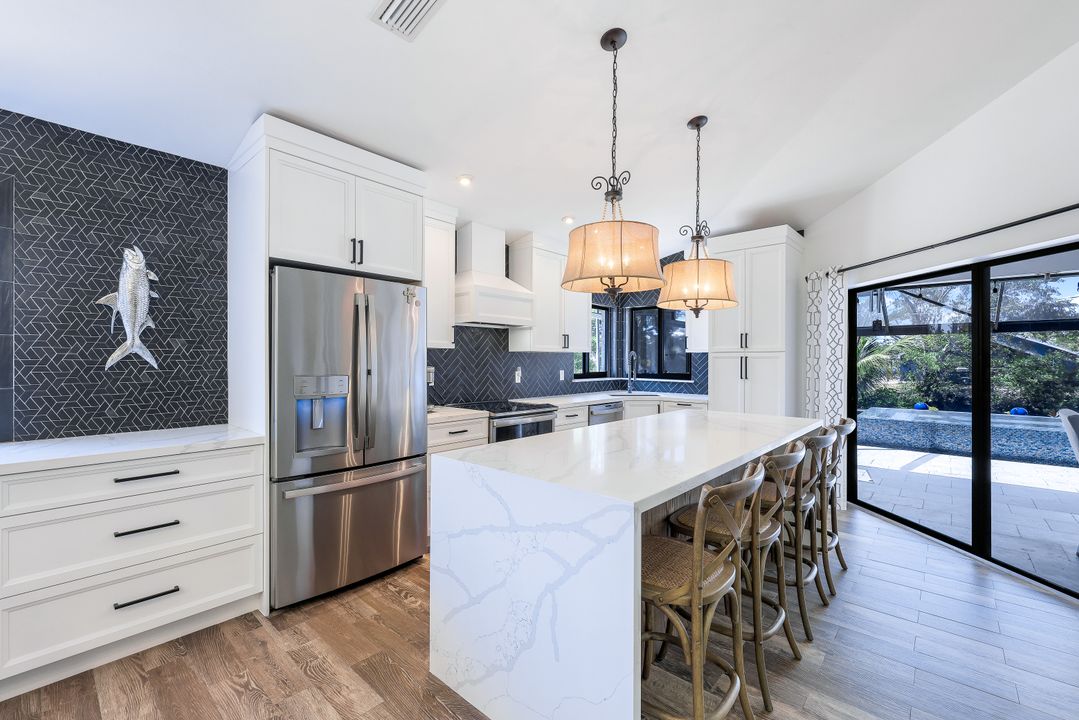 999 E Valley Dr, Bonita Springs, FL 34134