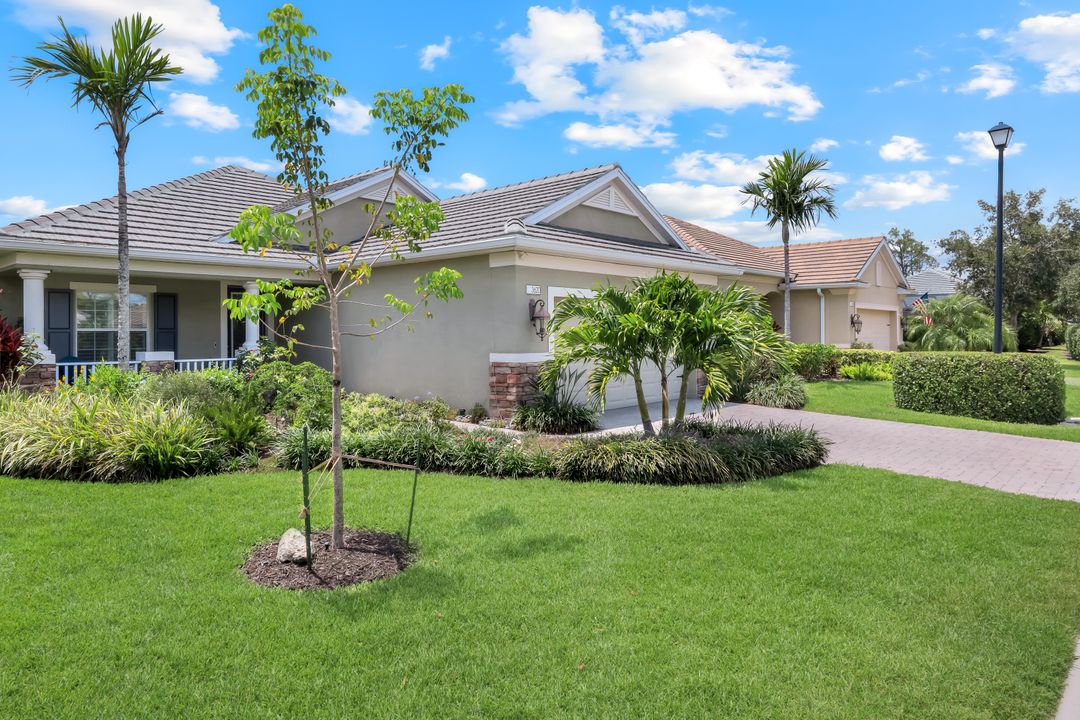 3620 Canopy Cir, Naples, FL 34120
