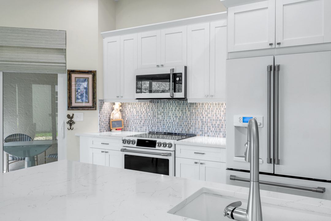 9172 Las Maderas Dr, Bonita Springs, FL 34135