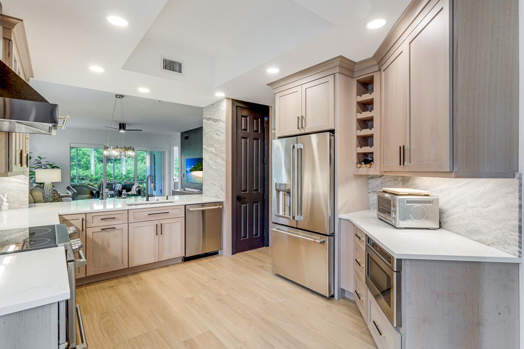 4700 Yacht Harbor Dr #611, Naples, FL 34112