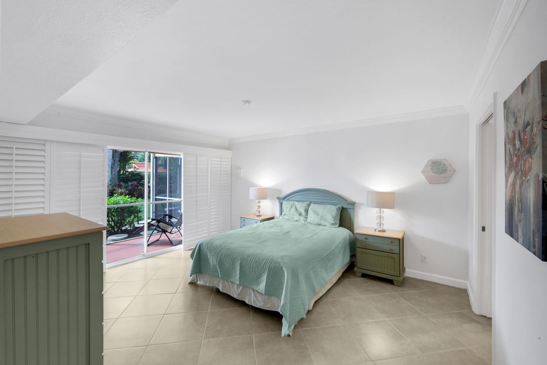 2462 Hidden Lake Dr #1, Naples, FL 34112