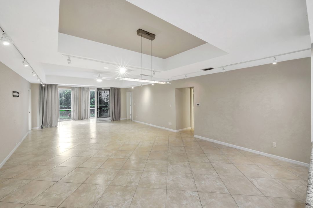 240 Via Perignon, Naples, FL 34119