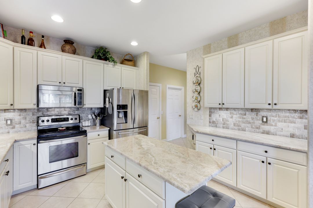 4805 Shinnecock Hills Ct #102, Naples, FL 34112