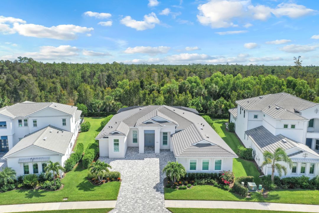 8959 Redonda Dr, Naples, FL 34114