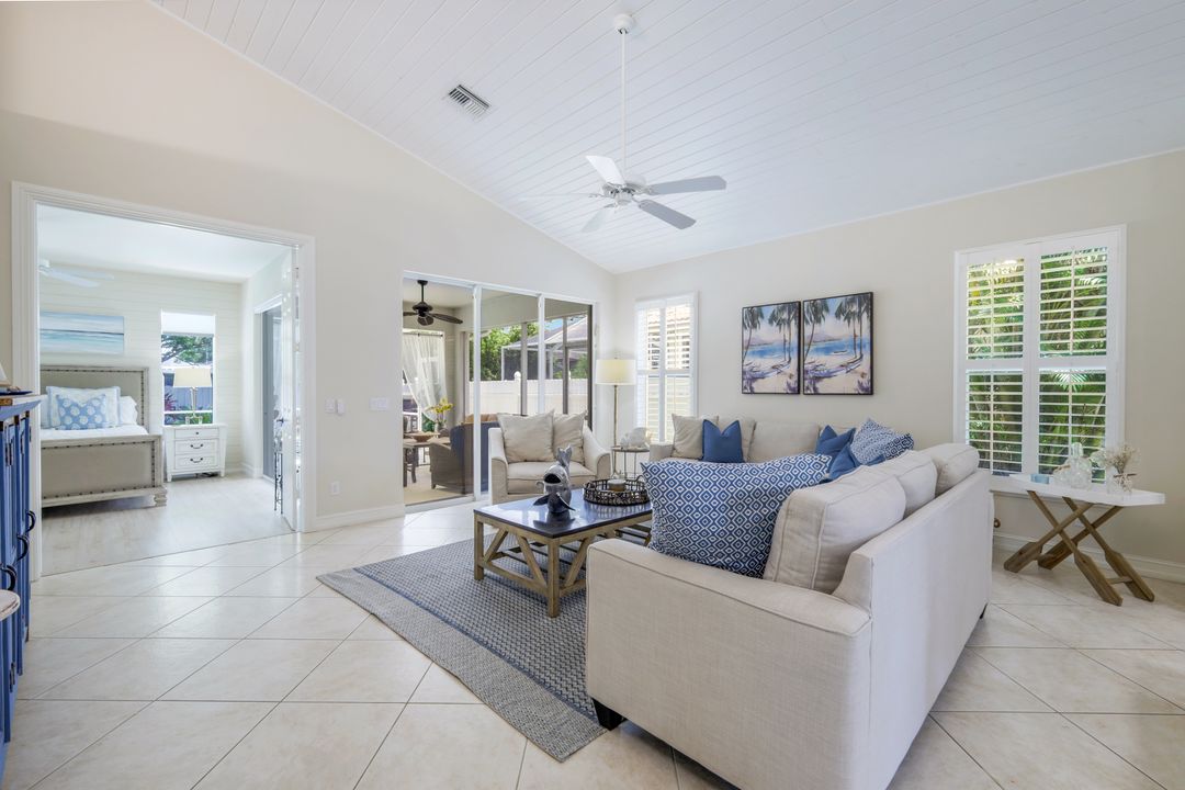 687 106th Ave N, Naples, FL 34108