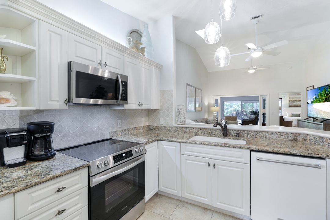 21707 Sungate Ct, Estero, FL 33928