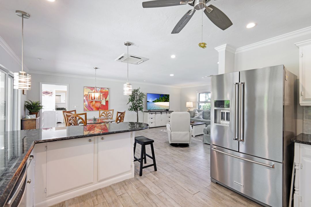 832 97th Ave N, Naples, FL 34108