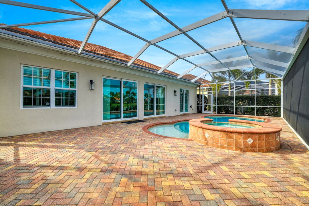 2885 Hatteras Way, Naples, FL 34119