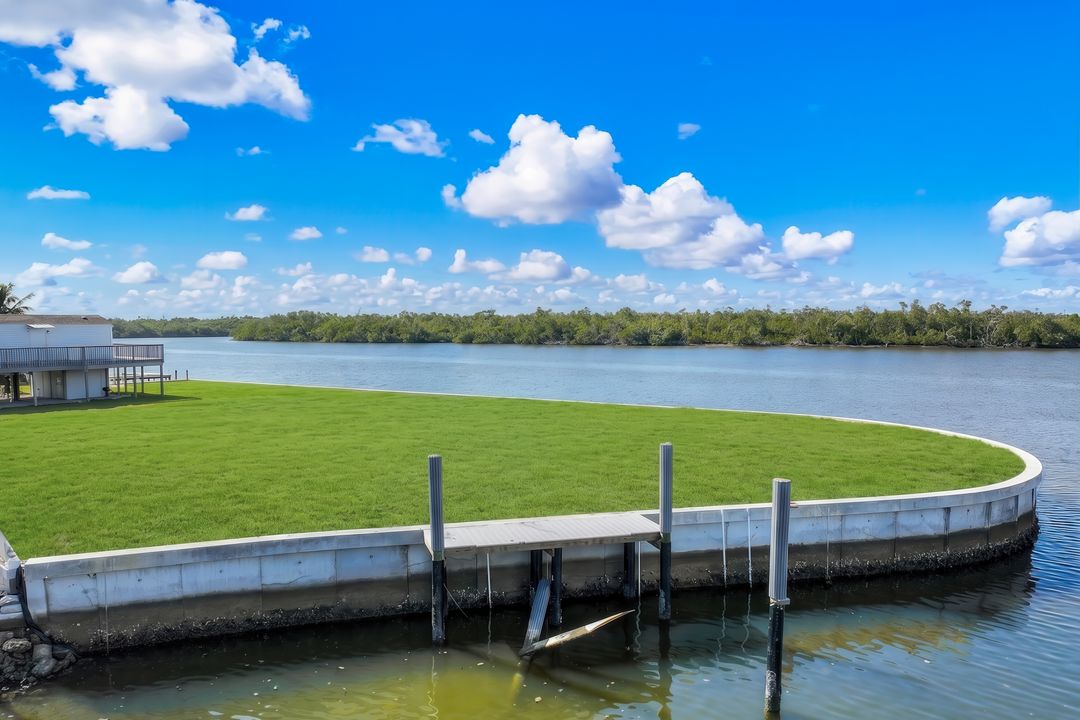 246 Harbor Pl N, Goodland, FL 34140