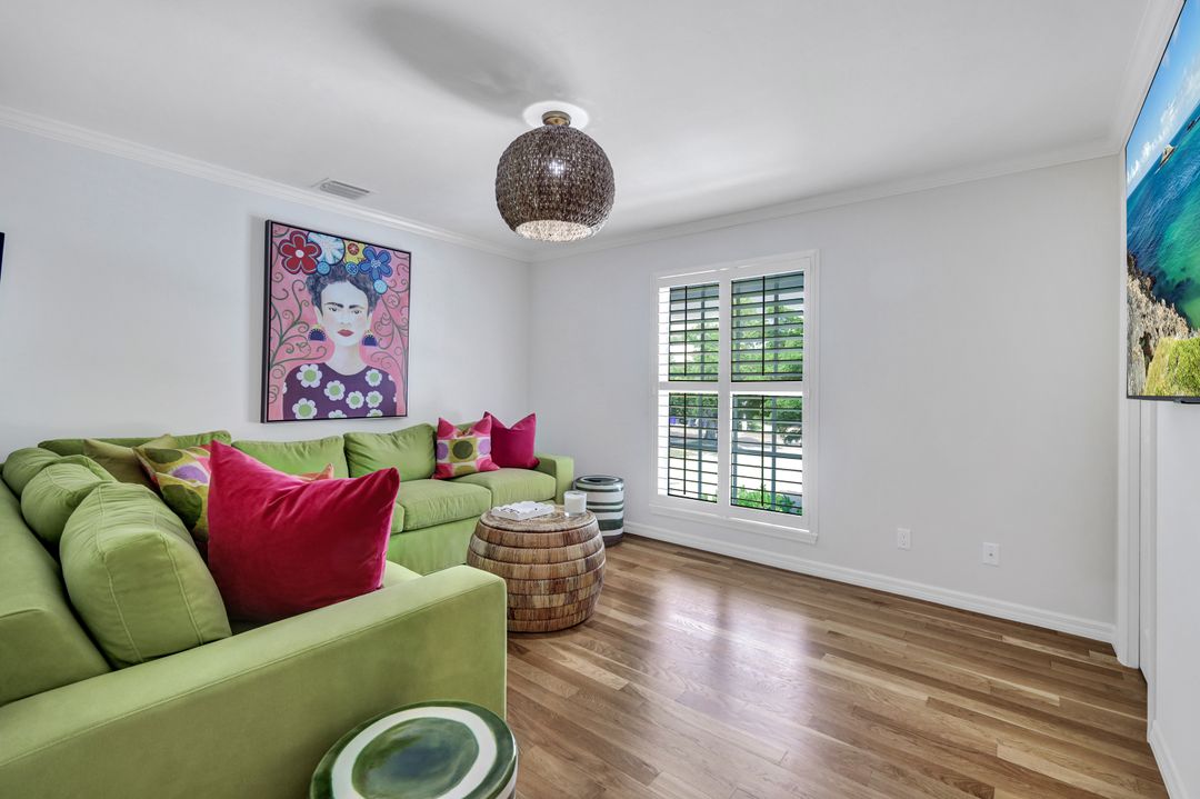 670 8th Ave S, Naples, FL 34102