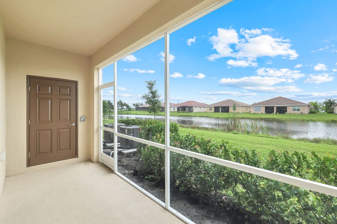 2858 Blossom Wy, Naples, FL 34120