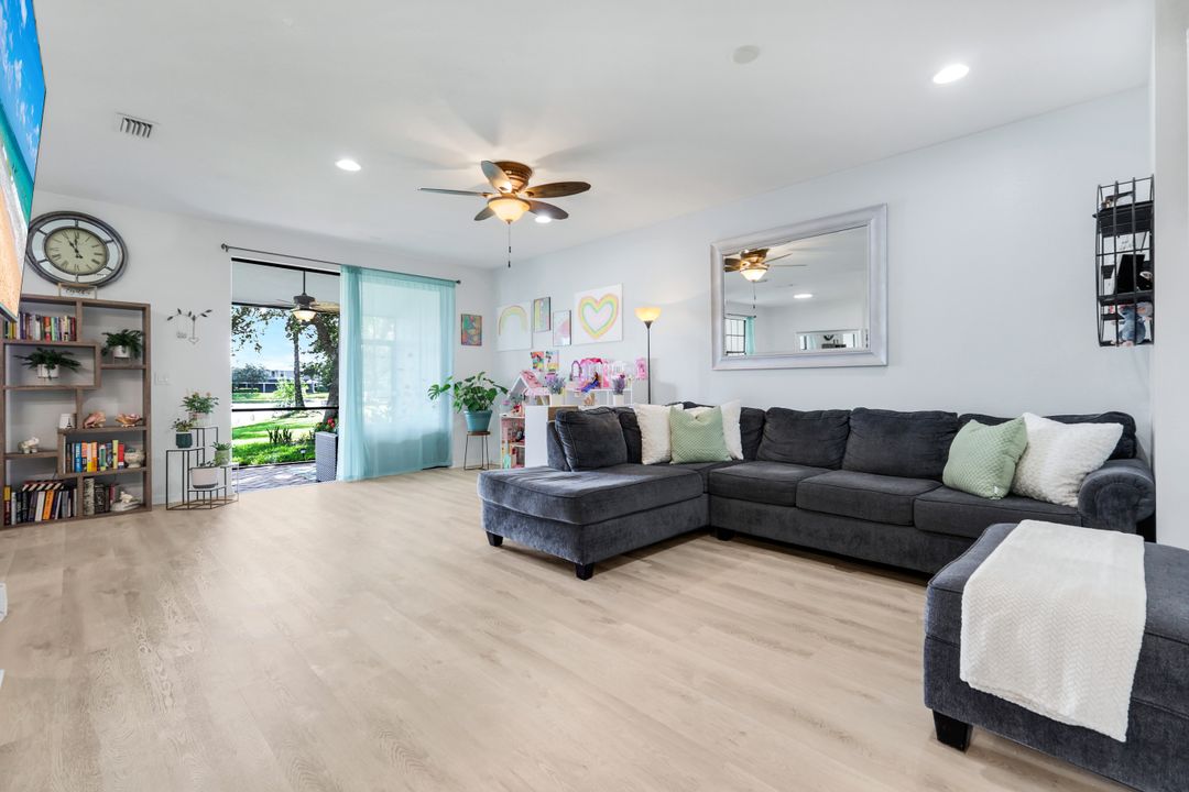 15239 Summit Pl Cir, Naples, FL 34119