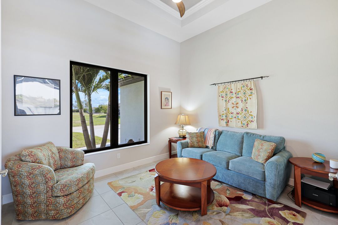 4612 NW 33rd Terrace, Cape Coral, FL 33993