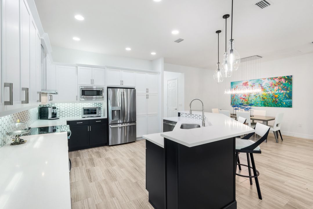 13836 Luna Dr, Naples, FL 34109