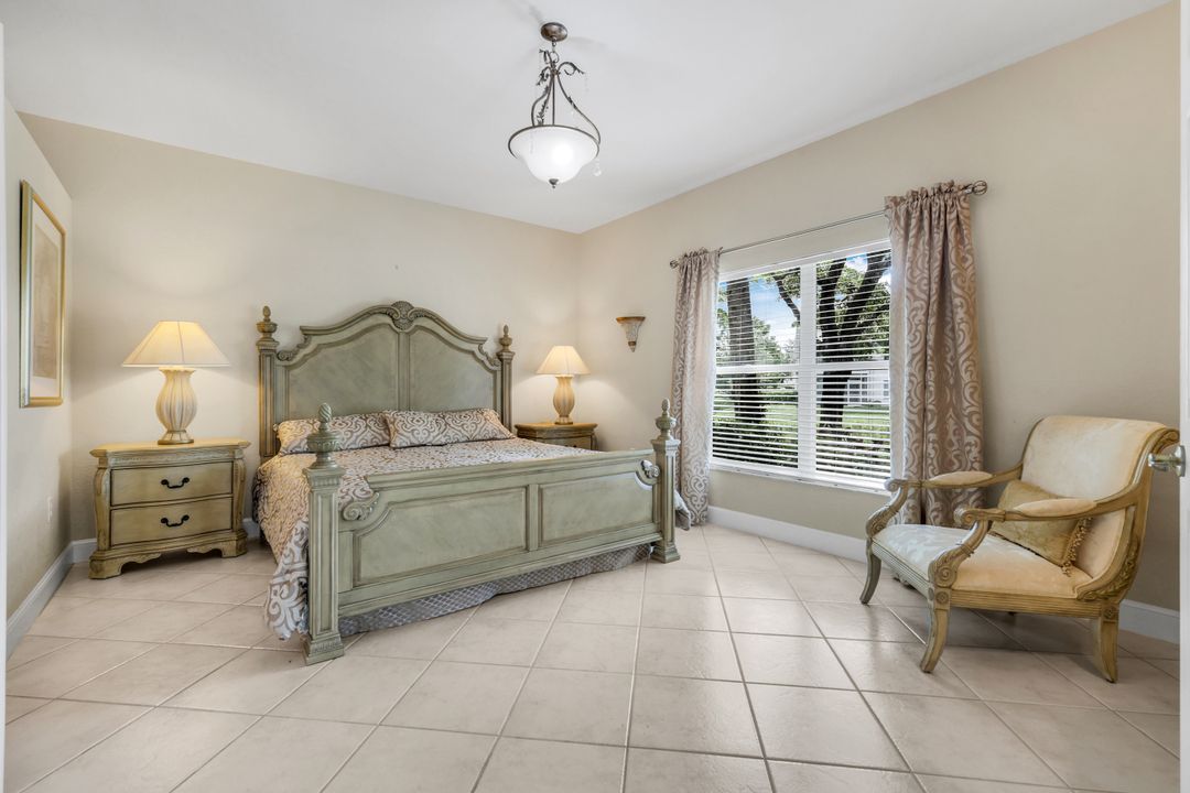 5650 Northboro Dr #102, Naples, FL 34110