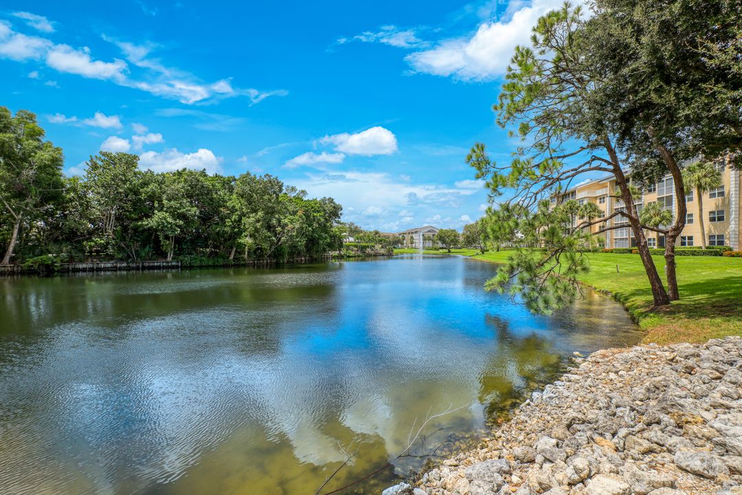 520 Club Side Dr #4, Naples, FL 34110