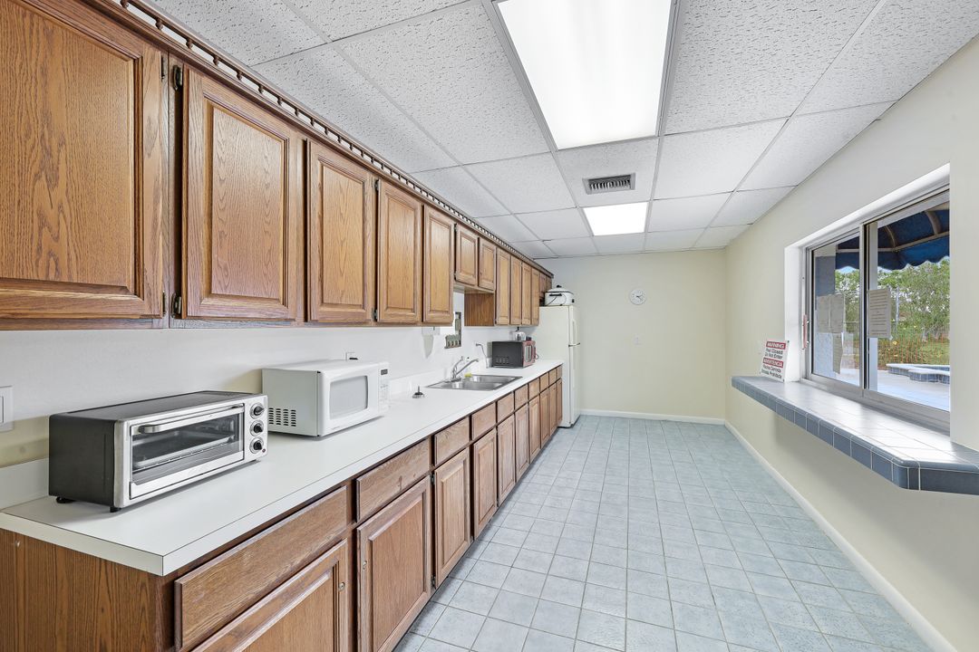 6825 Bogey Dr, Fort Myers, FL 33919