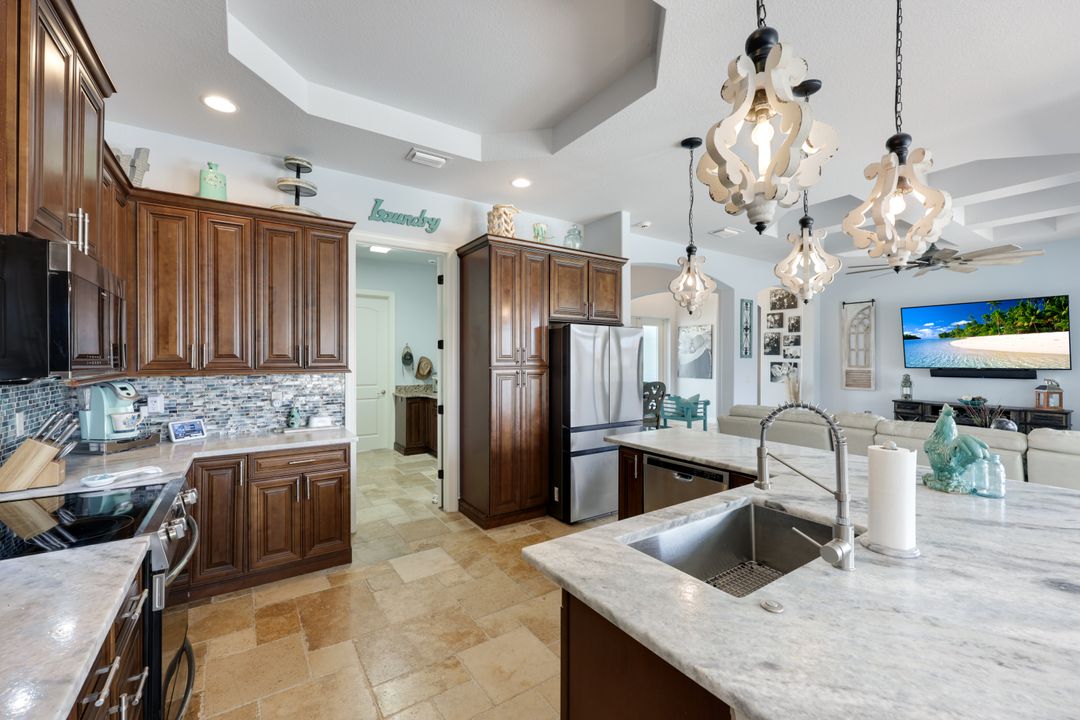 208 SW 15th St, Cape Coral, FL 33991