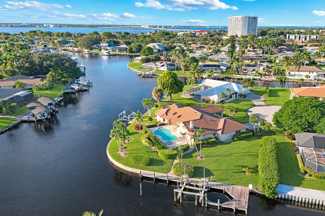 954 Bal Isle Dr, Fort Myers, FL 33919