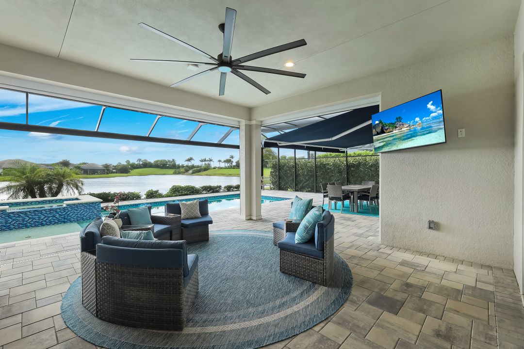 14386 Laguna Spgs Ln, Naples, FL 34114