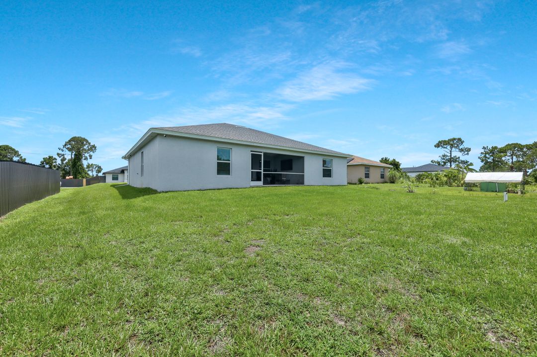 2922 20th St SW, Lehigh Acres, FL 33976