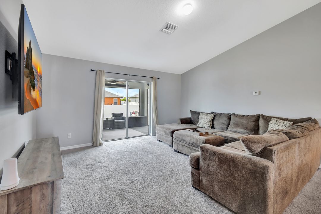 2612 NE 5th Ave, Cape Coral, FL 33909