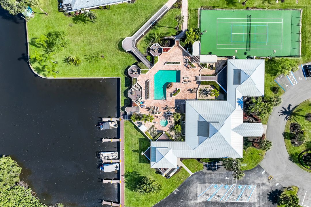 9214 Palm Island Cir, NO FORT MYERS, FL 33903