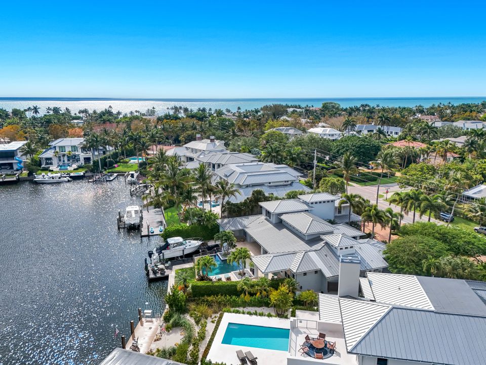 380 18th Ave S, Naples, FL 34102
