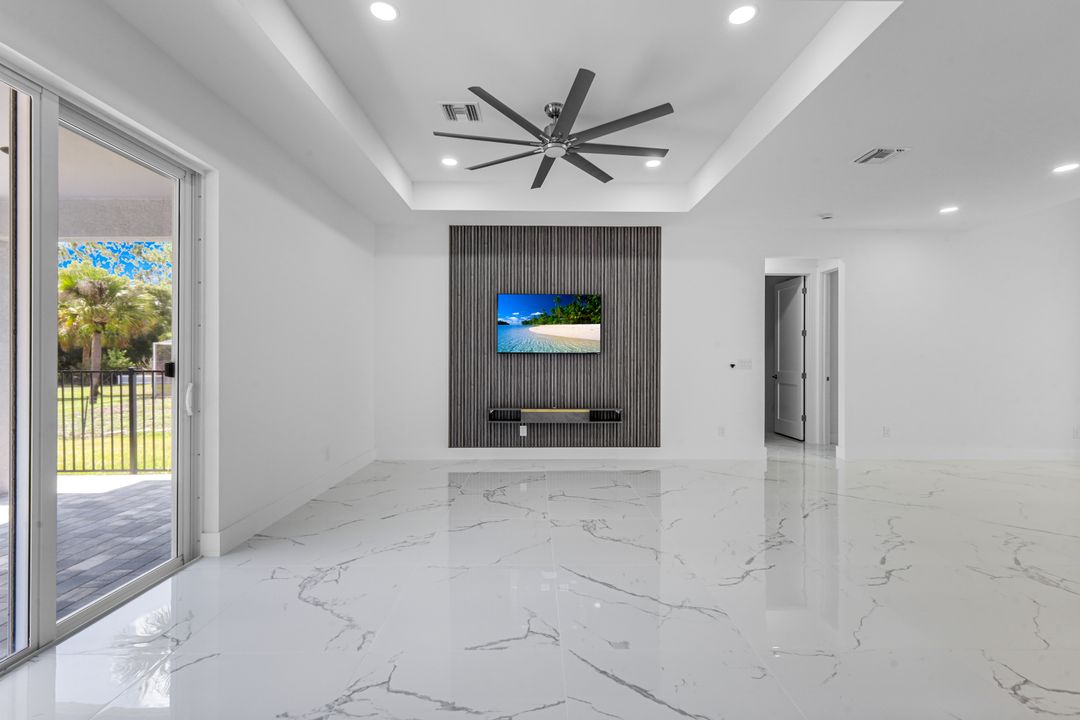 407 Columbus Ave, Lehigh Acres, FL 33972