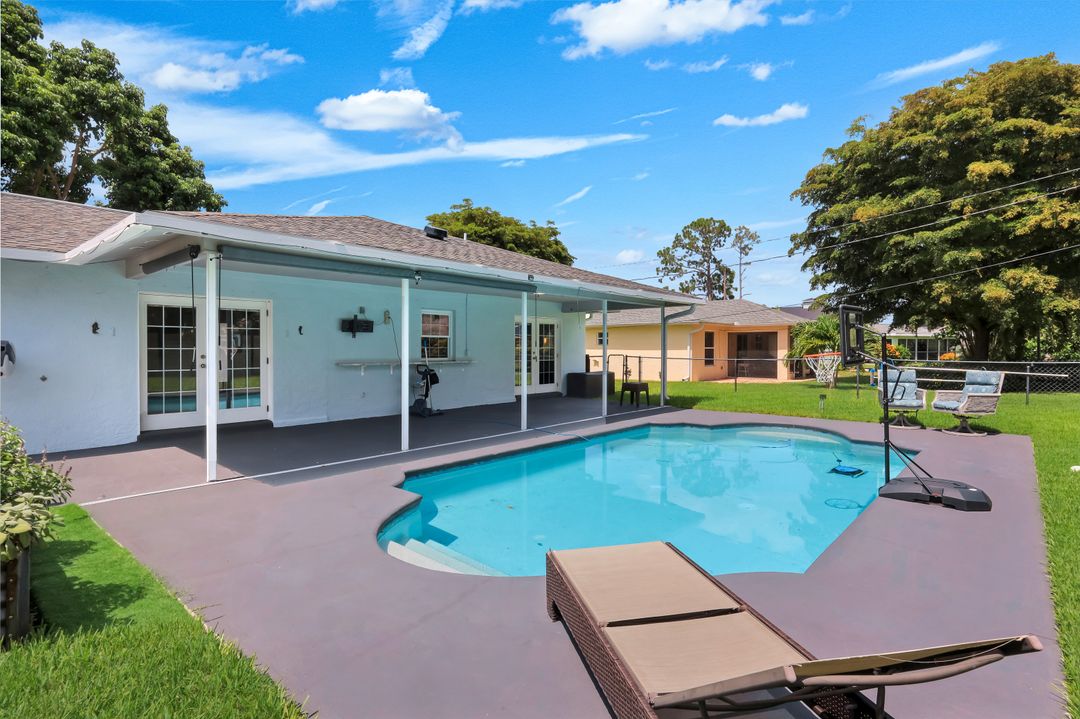 2212 SE 7th St, Cape Coral, FL 33990
