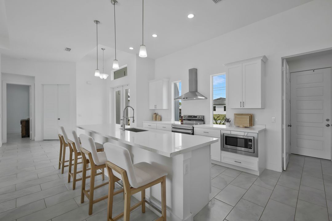 1428 NW 27th Pl, Cape Coral, FL 33993