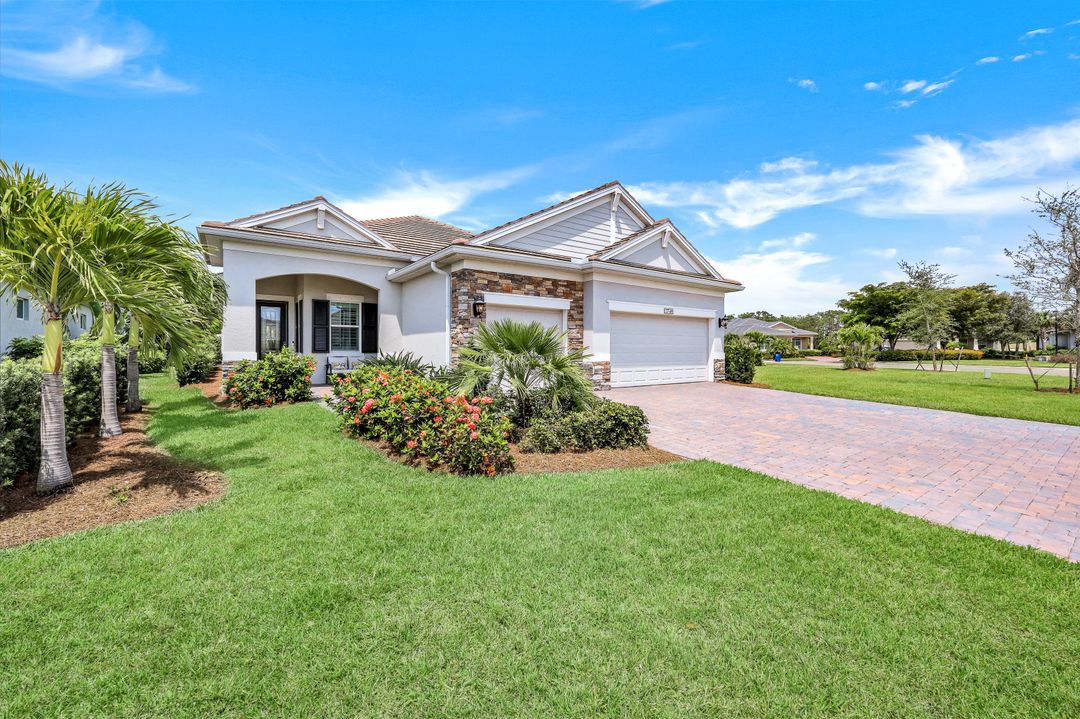 13749 Woodhaven Cir, Fort Myers, FL 33905