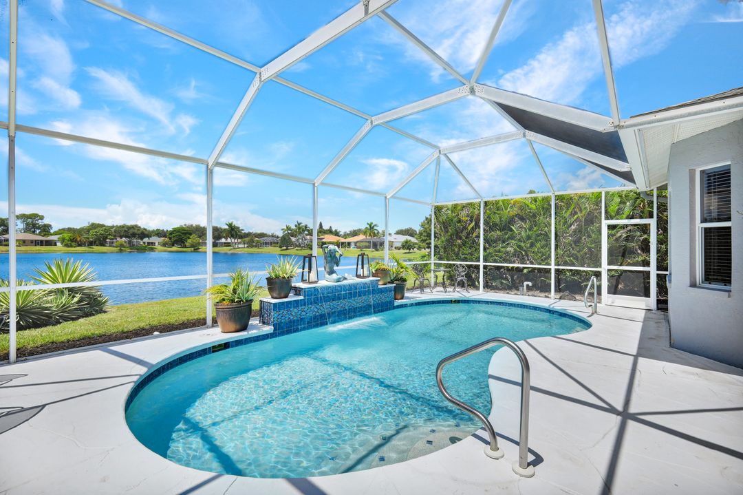 484 Crossfield Cir, Naples, FL 34104