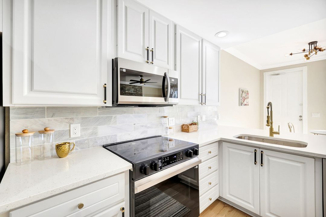 6210 Towncenter Cir, Naples, FL 34119