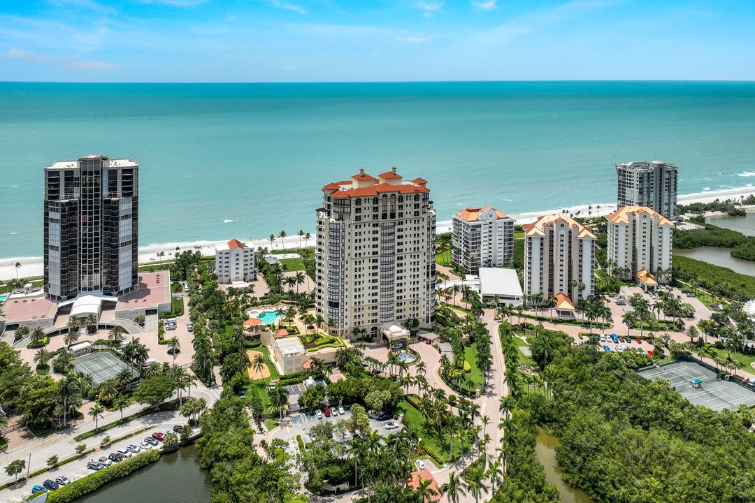 81 Seagate Dr, Naples, FL 34103