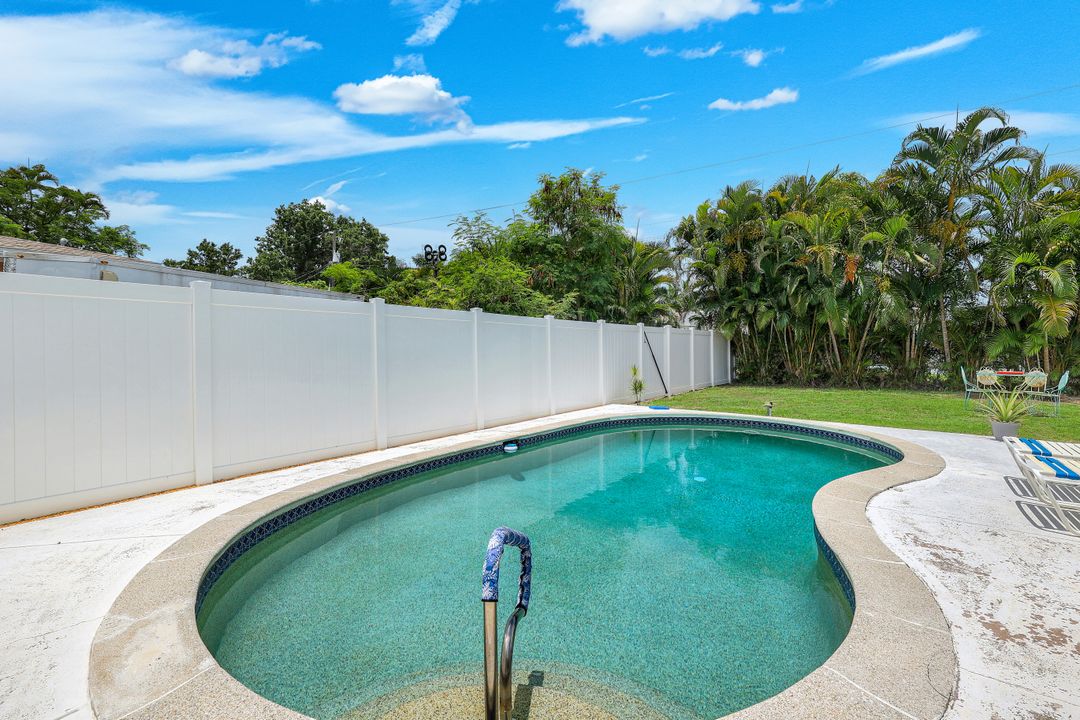 11330 Linda Loma Dr, Fort Myers, FL 33908
