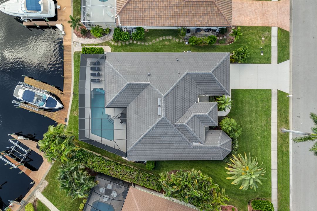 1812 Lagoon Ln, Cape Coral, FL 33914