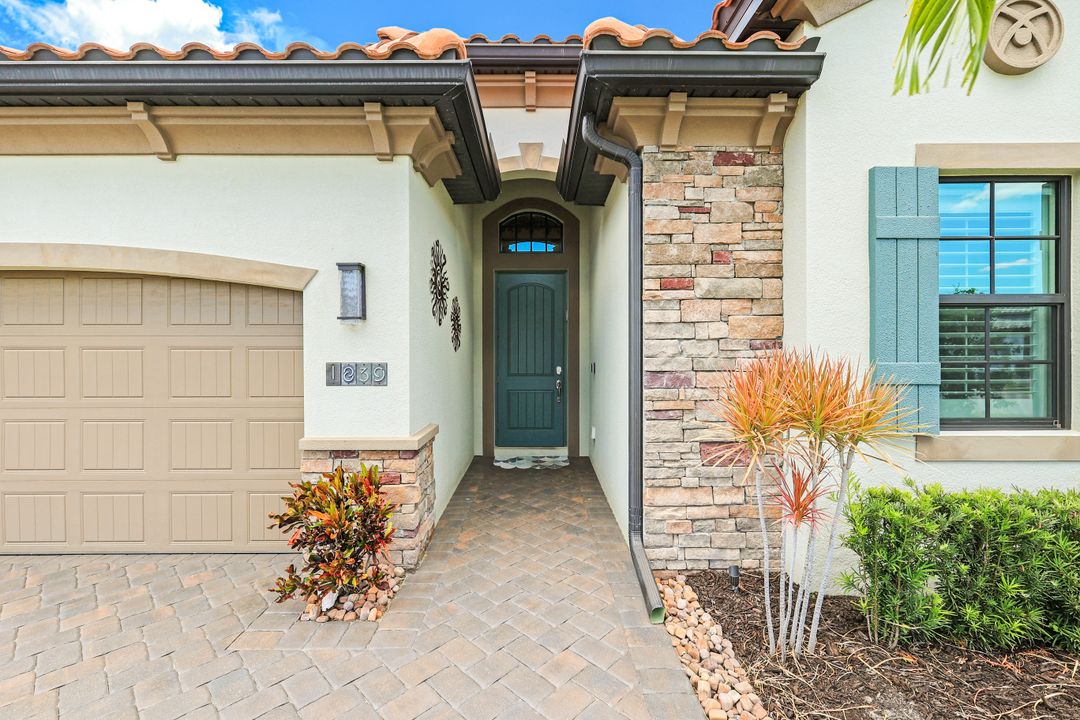 1839 Mustique St, Naples, FL 34120
