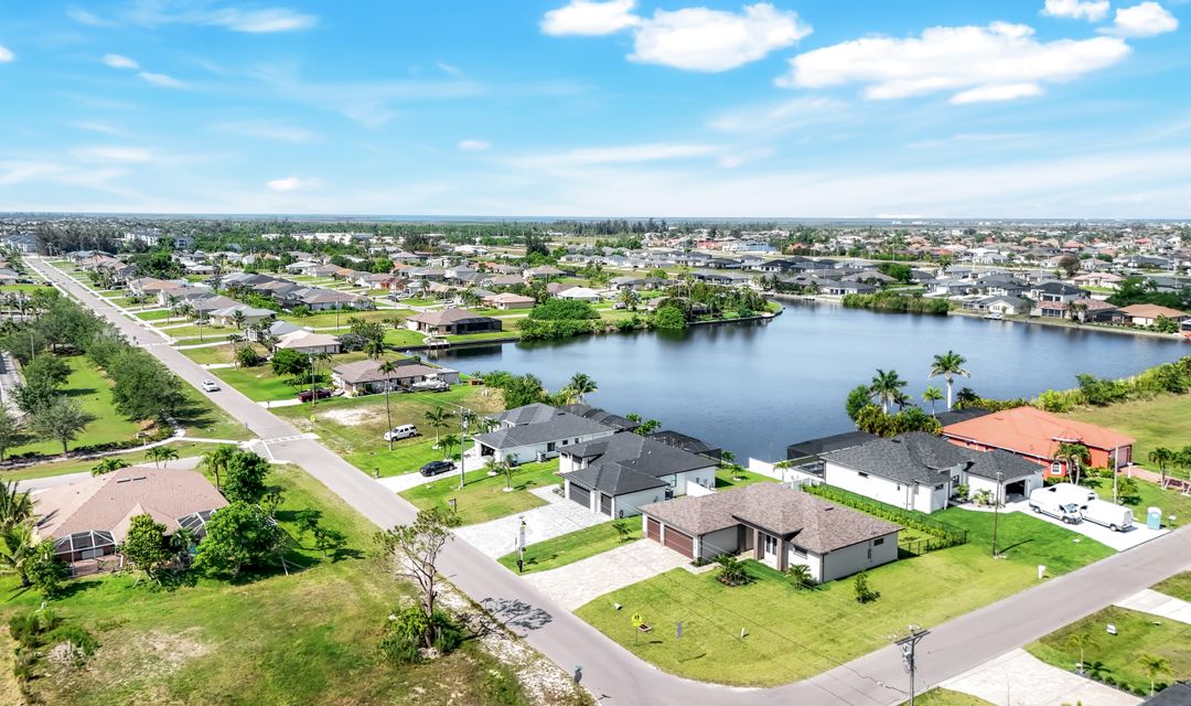 208 SW 29th Ave, Cape Coral, FL 33991