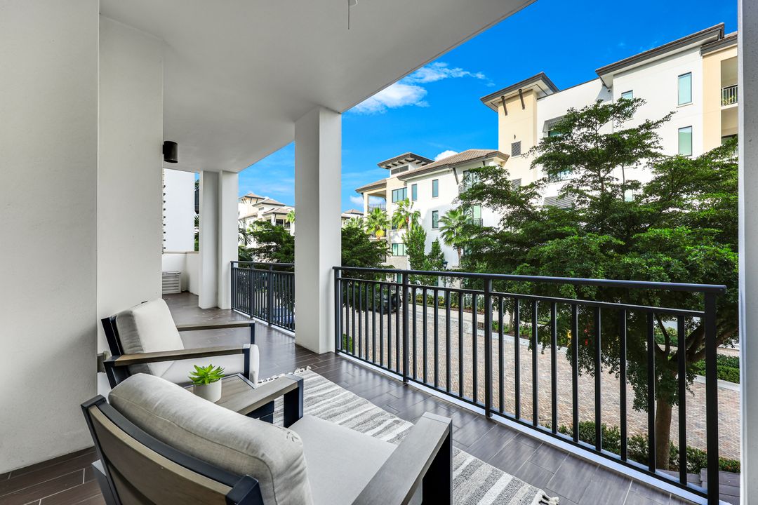 1030 3rd Ave S #215, Naples, FL 34102