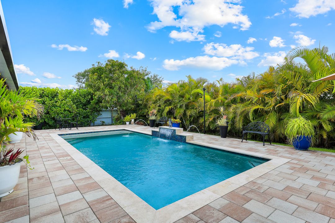 1006 NE 2nd Pl, Cape Coral, FL 33909