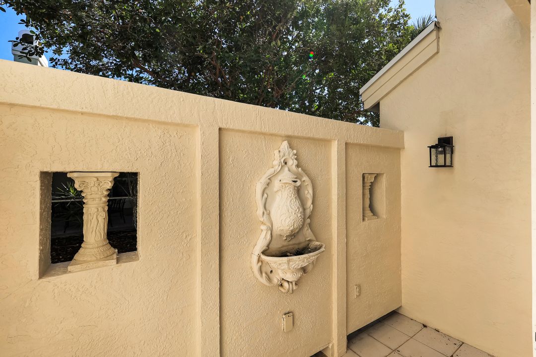 547 Cormorant Cove, Naples, FL 34113