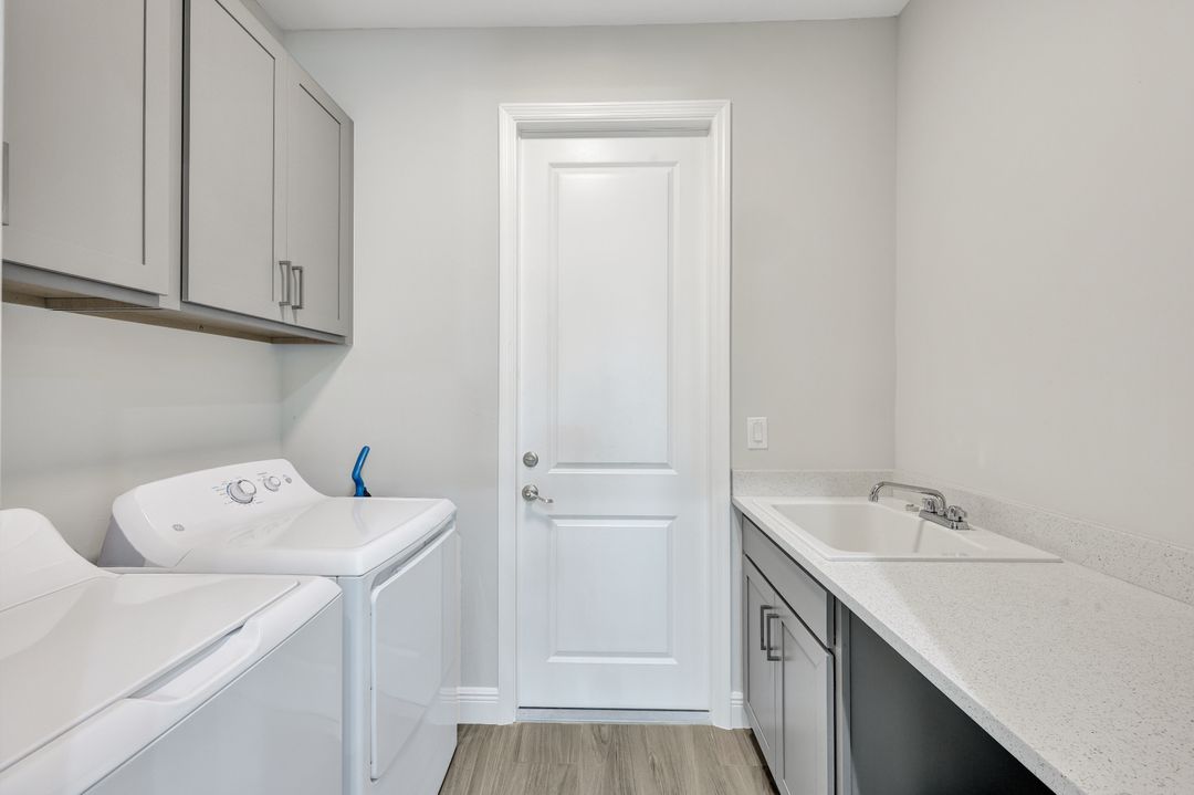 1617 El Dorado Pkwy W, Cape Coral, FL 33914