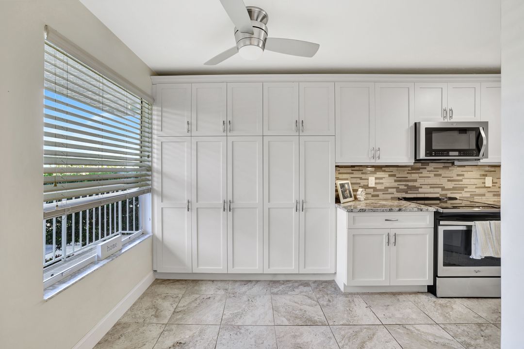 340 Horse Creek Dr #207, Naples, FL 34110